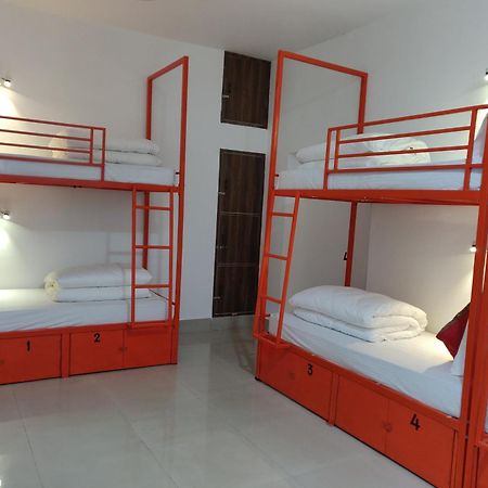 Live Free Hostel Варанаси Экстерьер фото