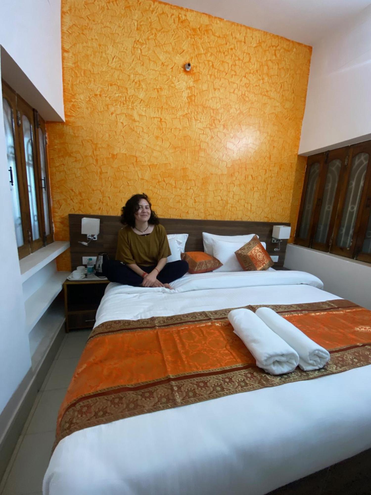 Live Free Hostel Варанаси Экстерьер фото