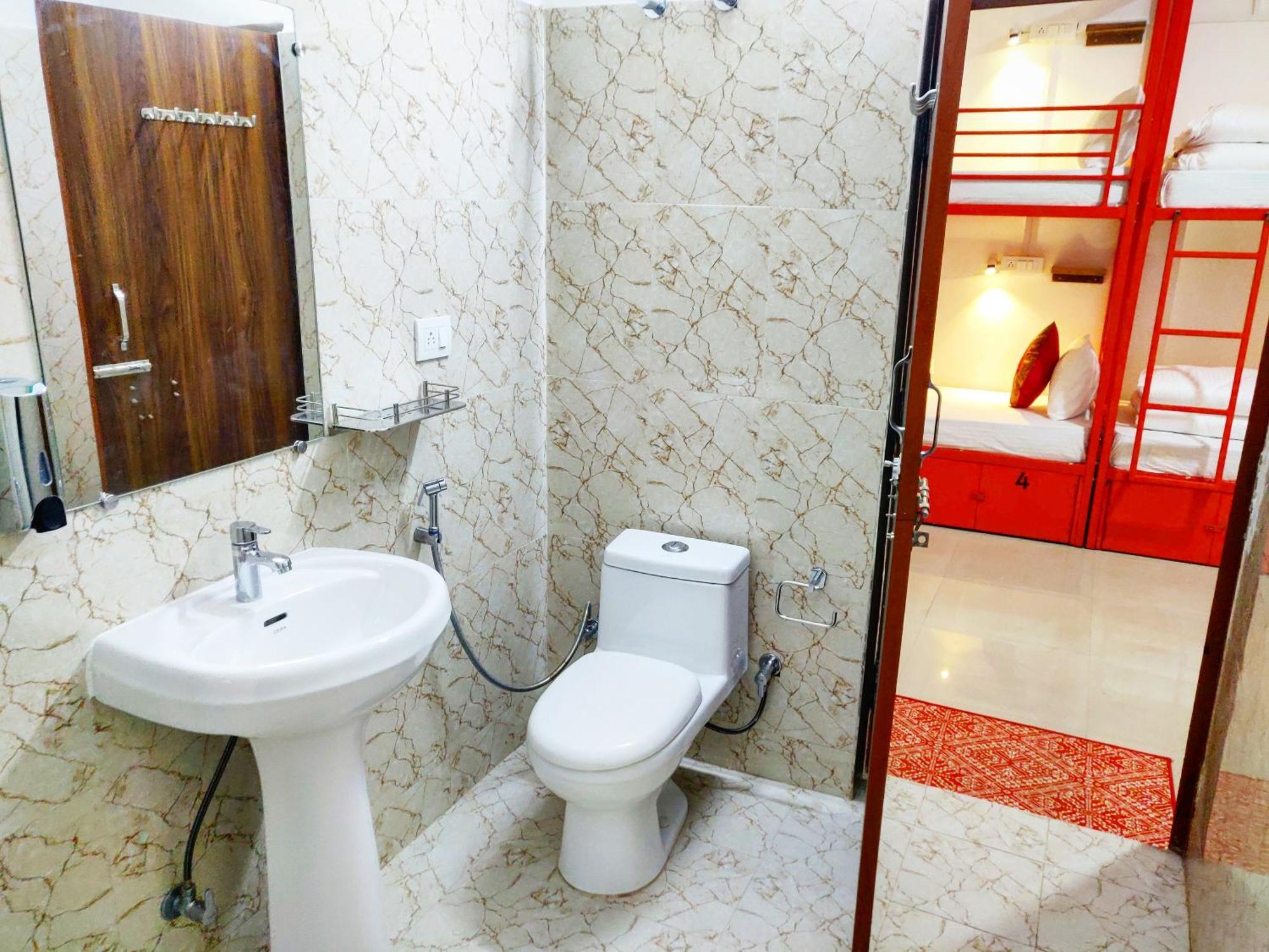 Live Free Hostel Варанаси Экстерьер фото