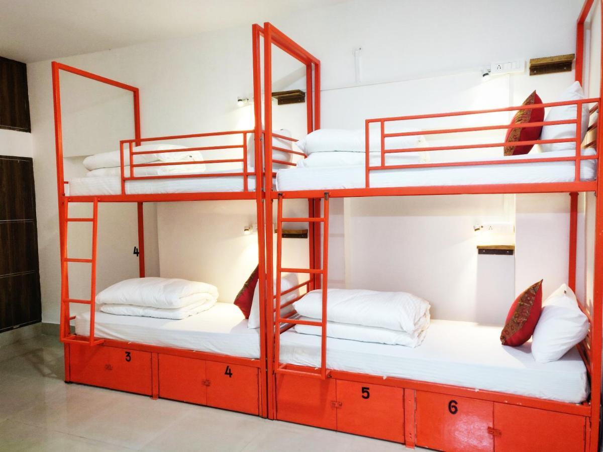 Live Free Hostel Варанаси Экстерьер фото
